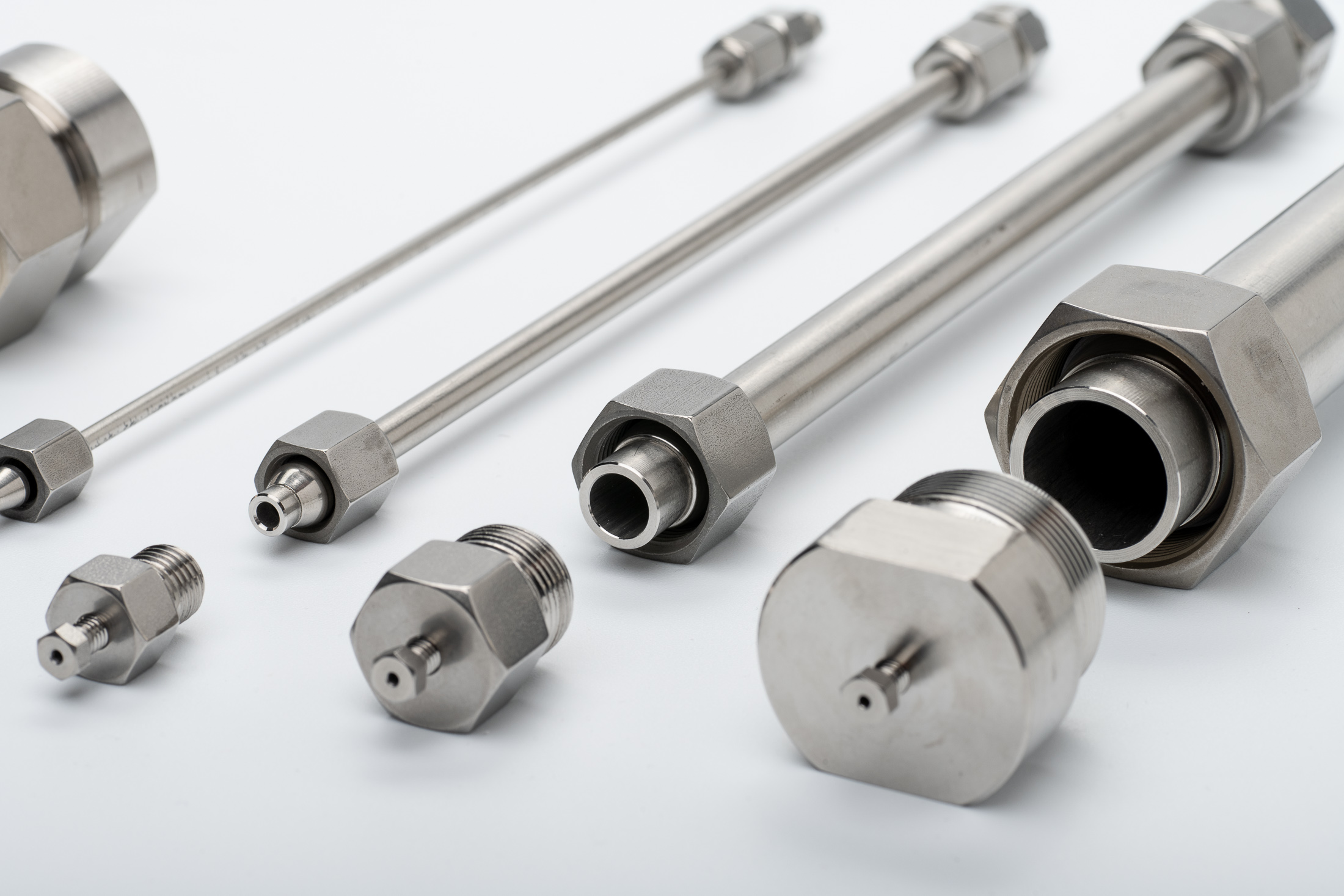 Catalyst cartridges for chemical synthesis