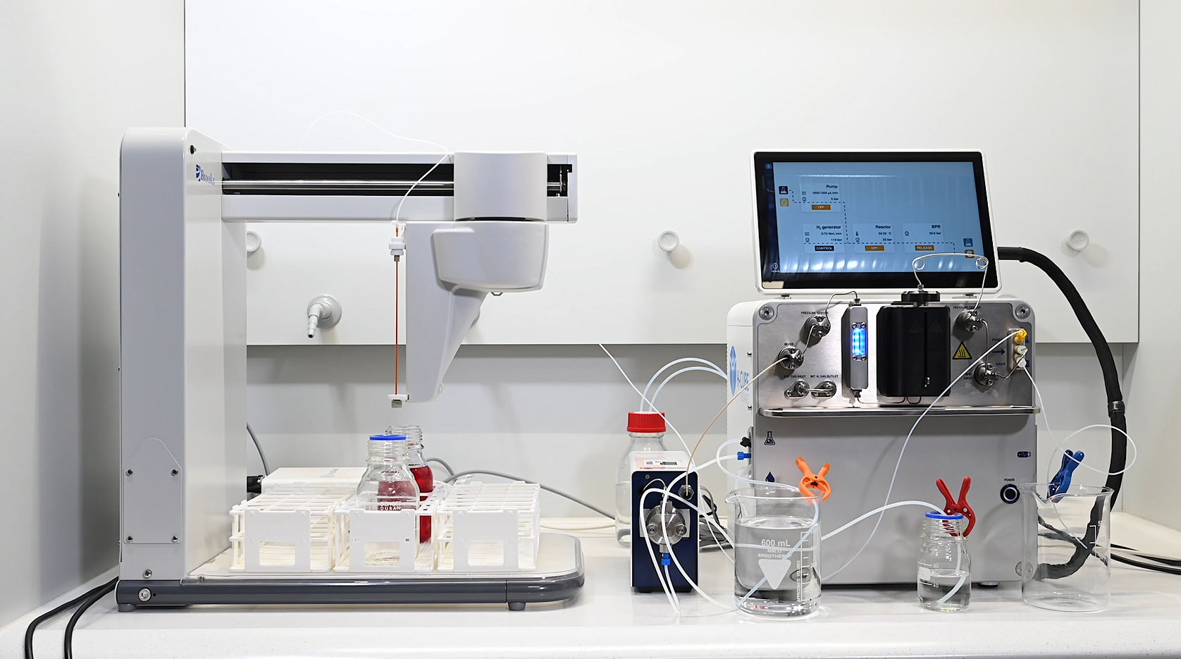 AIM3300 Autosampler with the H-Cube Advance